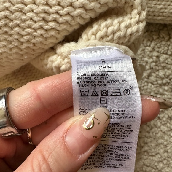 GAP relaxed balloon sleeve heart sweater - Picture 3 of 4